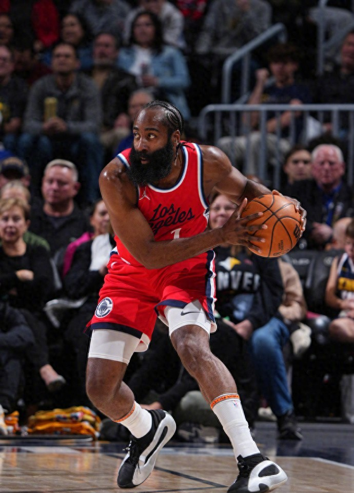 爱游戏娱乐 -包含NBA总决赛国际比赛日走向成谜，华盛顿奇才止住颓势，质疑声仍在，阵容厚度经受考验的词条